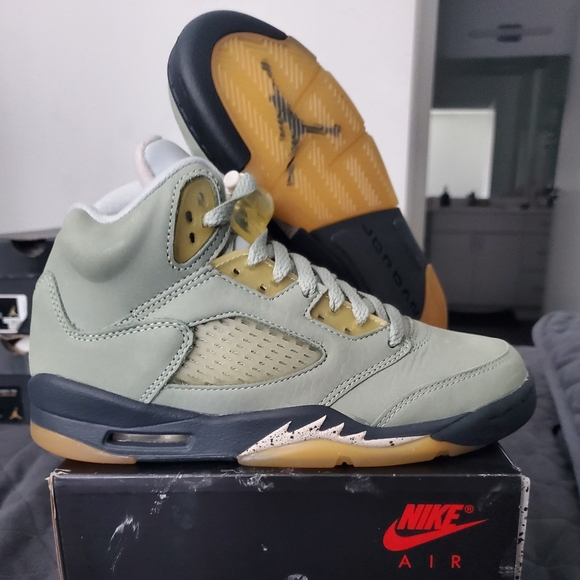 Jordan Green and Yellow Sneakers with Signature Mesh - Picture 2 of 6